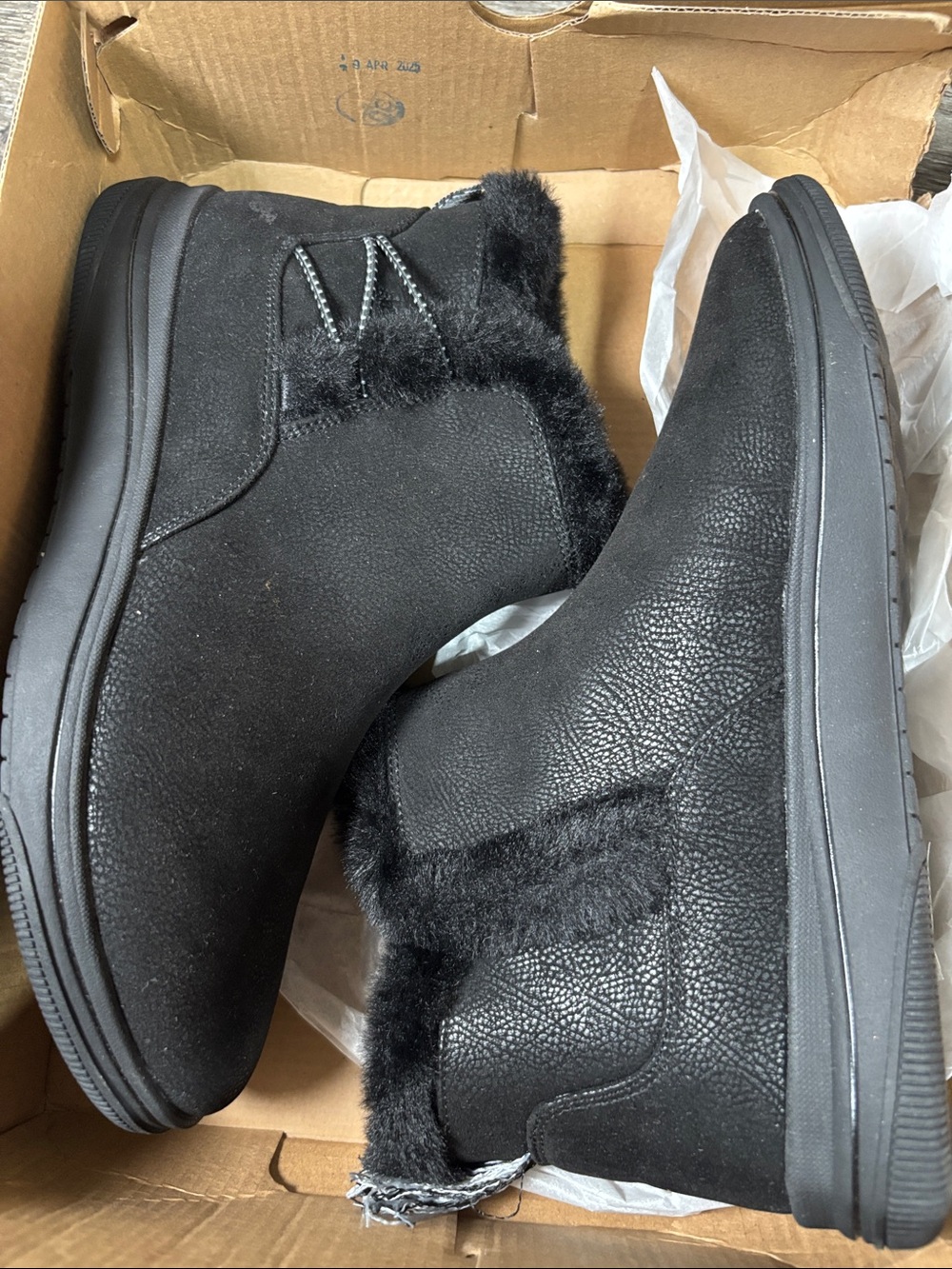 Clarks Black Fuzzy-Lined  Boots